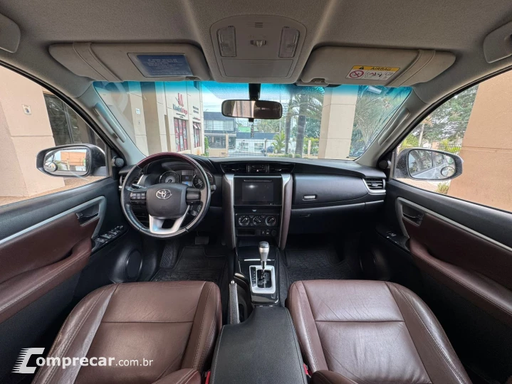 HILUX SW4 2.7 SR 4X2 7 Lugares 16V