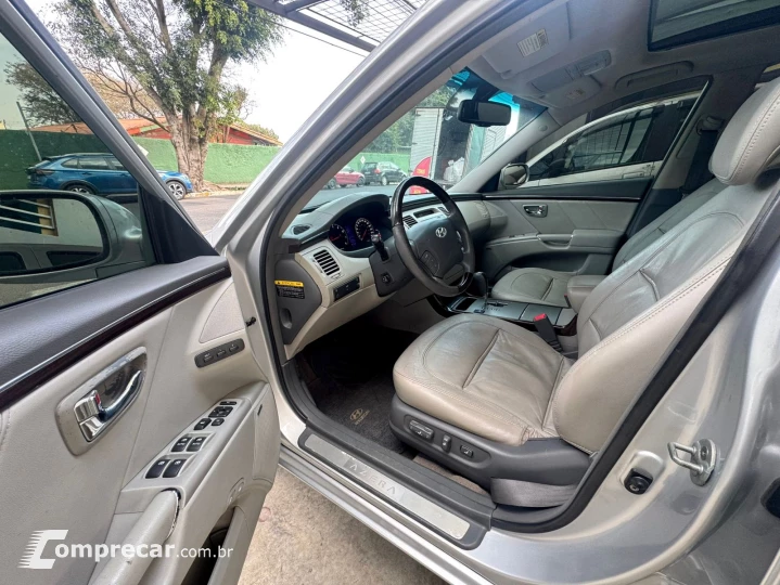 AZERA 3.3 MPFI GLS Sedan V6 24V
