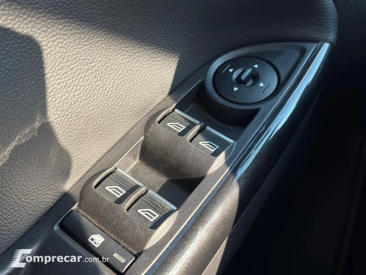 FOCUS 2.0 TITANIUM PLUS FASTBACK 16V FLEX 4P POWERSHIFT