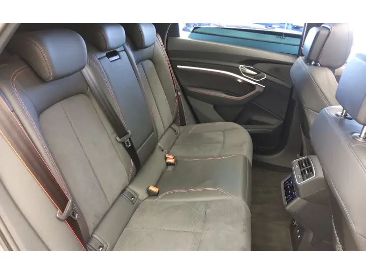 Q8 E-TRON 55 ELÉTRICO LAUNCH EDITION QUATTRO