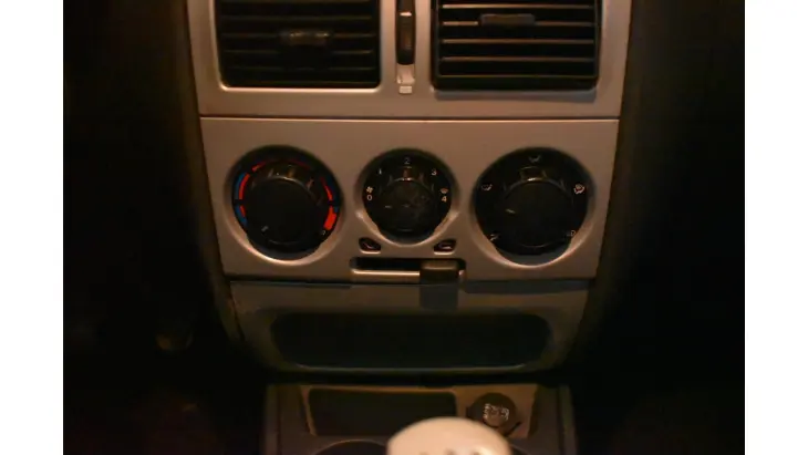 SIENA - 1.4 MPI 8V 4P TETRAFUEL