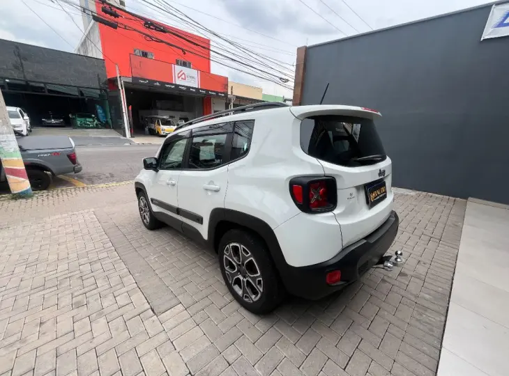 Renegade Longitude 1.8 4x2 Flex 16V Aut.