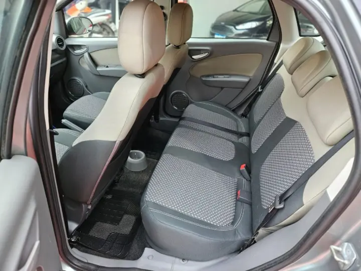 Grand Siena ESSENCE 1.6 Flex 16V