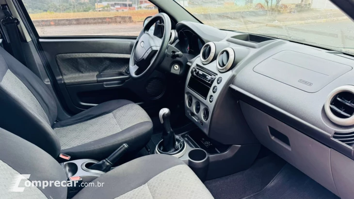 FIESTA 1.6 MPI Class Hatch 8V