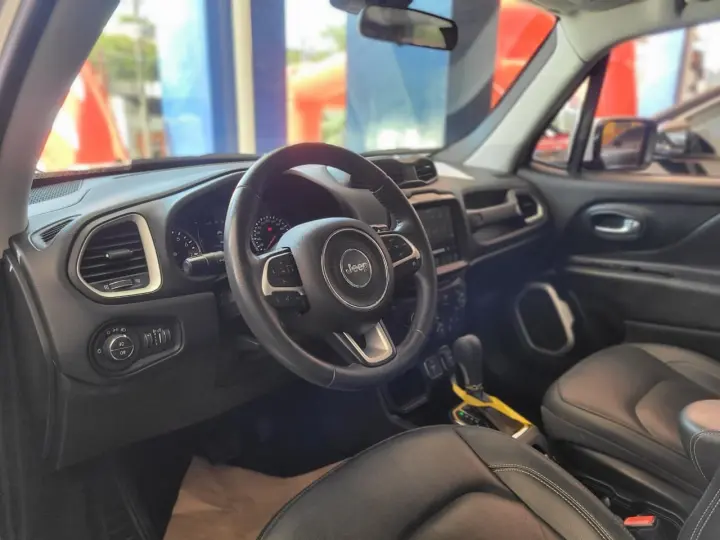 Renegade Longitude 1.8 4x2 Flex 16V Aut.