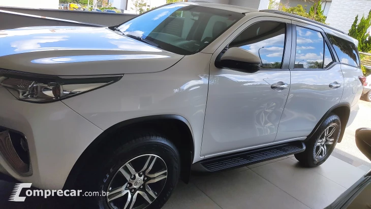 HILUX SW4 2.7 SRV 7 Lugares 4X2 16V