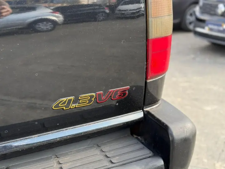 BLAZER 4.3 SFI DLX EXECUTIVE