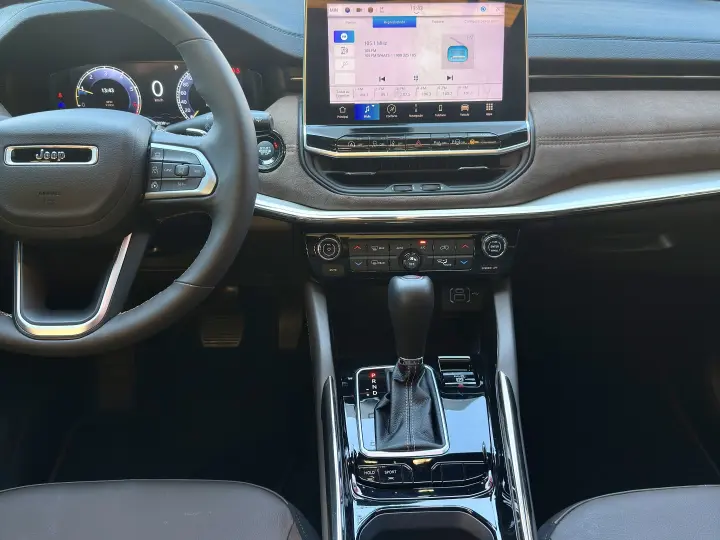 COMMANDER 1.3 T270 TURBO FLEX OVERLAND AT6