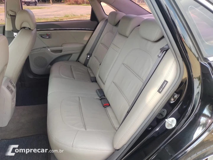 AZERA 3.3 MPFI GLS Sedan V6 24V