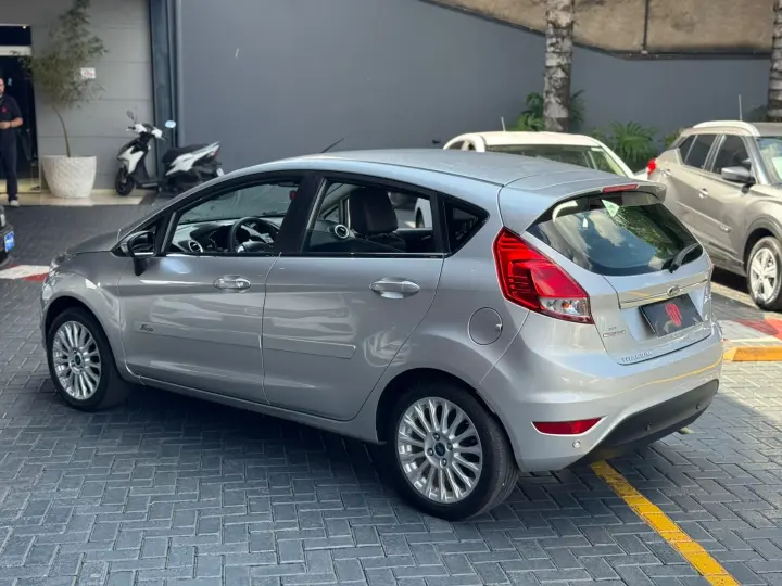 FIESTA 1.6 Titanium Hatch 16V