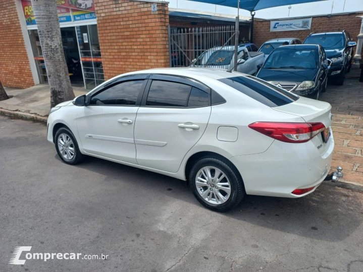 YARIS 1.5 16V Sedan XL