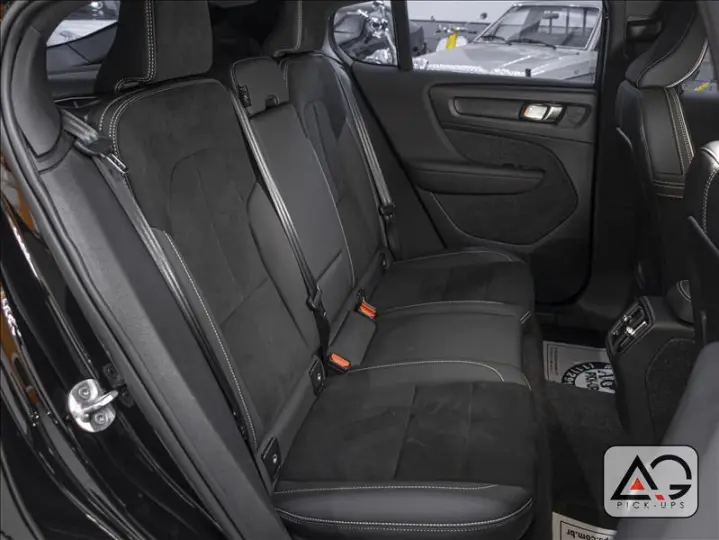 C40 P8 Recharge Pure Electric AWD