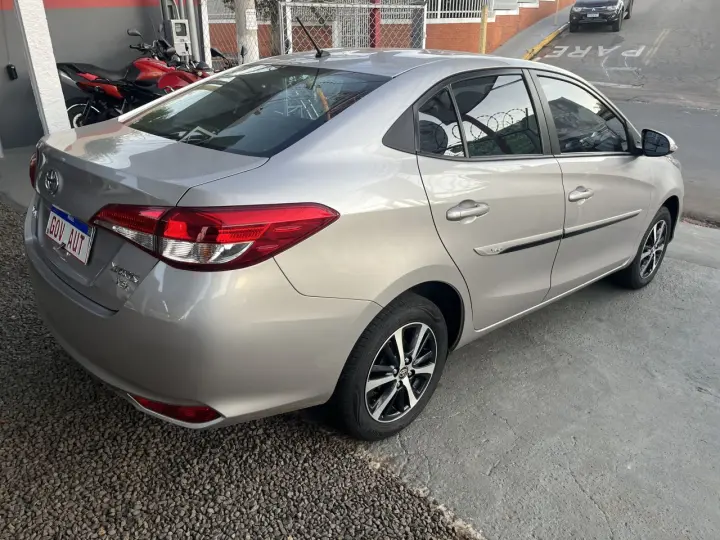 Yaris Sedan 1.5 16V 4P FLEX XS MULTIDRIVE AUTOMÁTICO CVT