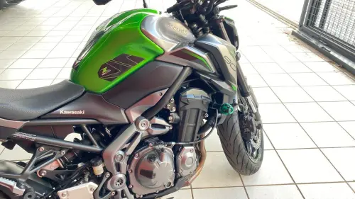 KAWASAKI Z900