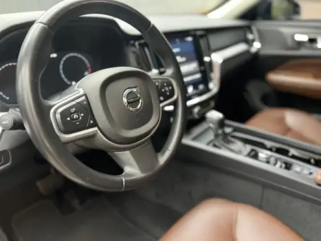 S60 - 2.0 T4 MOMENTUM 4P AUTOMÁTICO