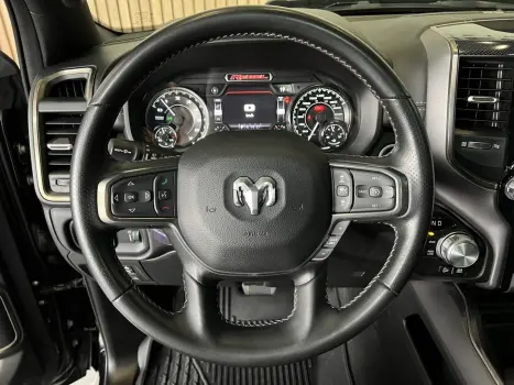 1500 5.7 V8 GASOLINA REBEL CD 4X4 AUTOMÁTICO