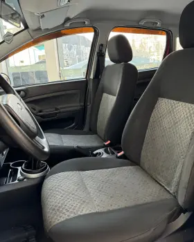 FIESTA 1.6 MPI Class Hatch 8V