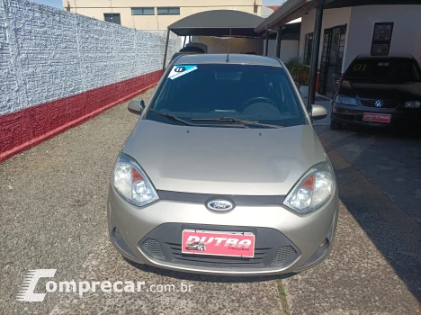 FORD FIESTA 1.6 MPI Class Sedan 8V 4 portas