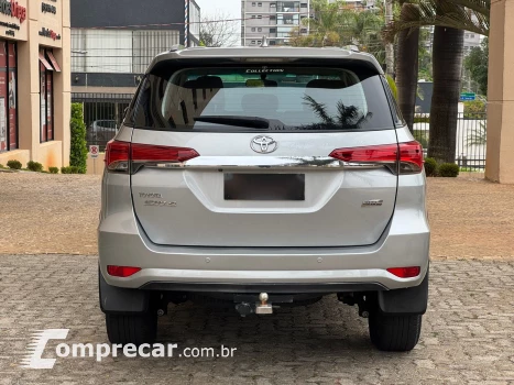 HILUX SW4 2.7 SR 4X2 7 Lugares 16V