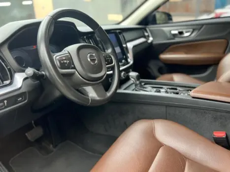 S60 - 2.0 T4 MOMENTUM 4P AUTOMÁTICO