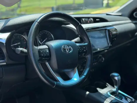 HILUX 2.8 D-4D TURBO DIESEL CD SRX PLUS 4X4 AUTOMÁTICO