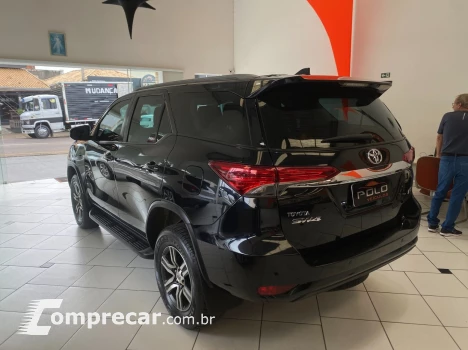 HILUX SW4 2.7 SR 7 LUGARES 4X2 16V TOYOTA