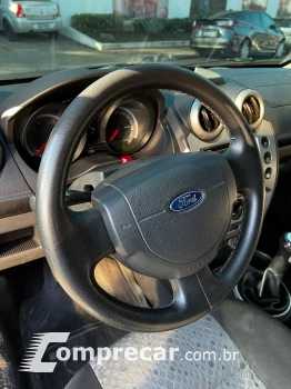 FIESTA 1.6 MPI Class Hatch 8V