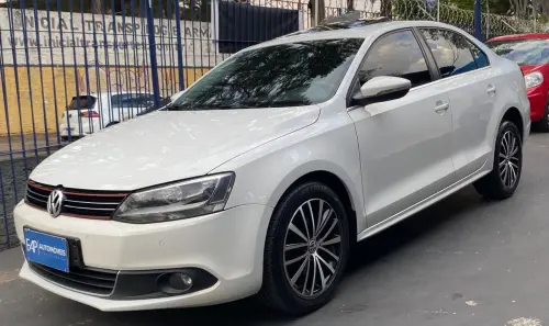 Volkswagen Jetta 2.0 4P TSI HIGHLINE 200 CV AUTOMÁTICO 4 portas