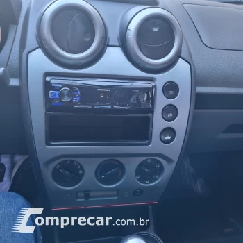 FIESTA 1.6 MPI Class Hatch 8V