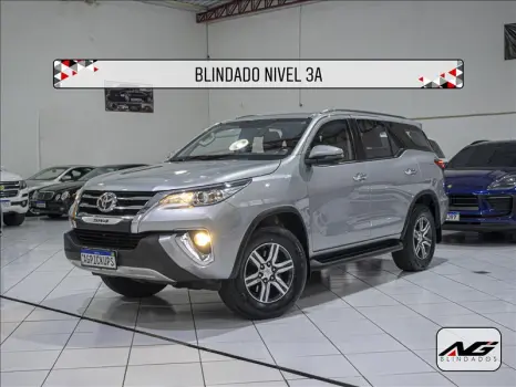 Toyota HILUX SW4 2.7 SRV 7 Lugares 4X2 16V 4 portas