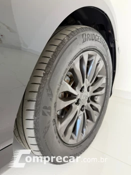 AZERA 3.3 MPFI GLS Sedan V6 24V