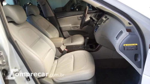 AZERA 3.3 MPFI GLS Sedan V6 24V