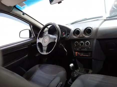 PRISMA - 1.4 MPFI MAXX 8V 4P MANUAL