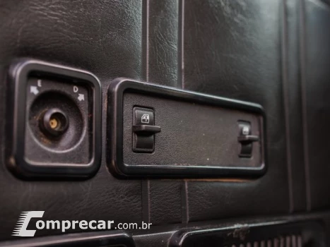 D20 - 4.0 CUSTOM DE LUXE CS 8V TURBO 2P MANUAL