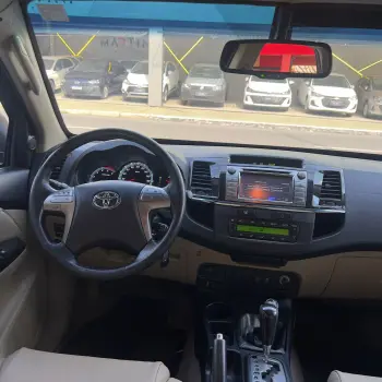 Hilux SW4 SRV D4-D 4x4 3.0 TDI Dies. Aut