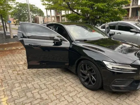 S60 - 2.0 T4 MOMENTUM 4P AUTOMÁTICO