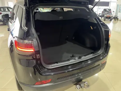 COMMANDER 1.3 T270 Turbo Limited