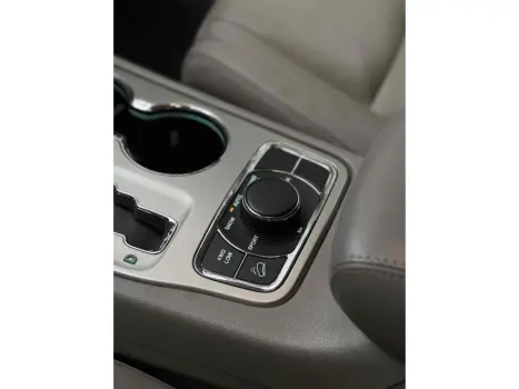 GRAND CHEROKEE 3.6 LAREDO 4X4 V6 24V GASOLINA 4P AUTOMÁTICO