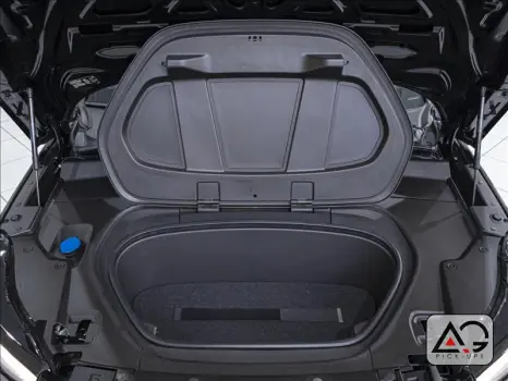 C40 P8 Recharge Pure Electric AWD