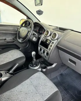 FIESTA 1.6 MPI Class Hatch 8V