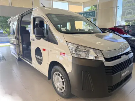 HIACE 2.8 D-4d Turbo Minibus 15+1 DX