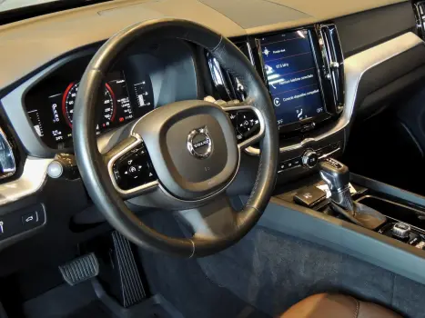 XC60 2.0 T5 Momentum