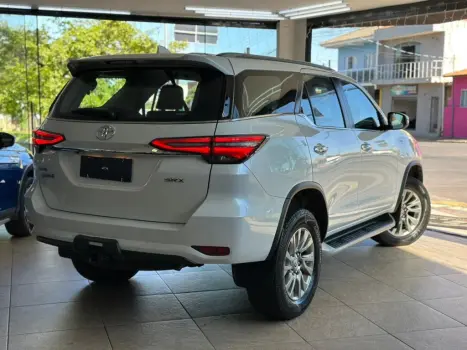 HILUX SW4 2.8 D-4D TURBO DIESEL SRX 7L 4X4 AUTOMÁTICO