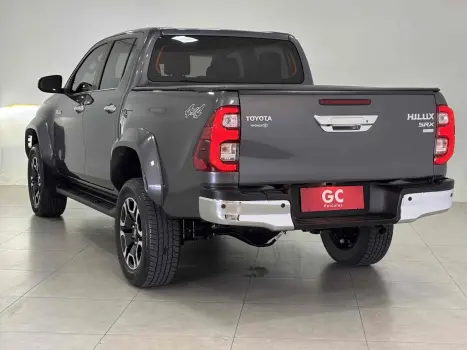 HILUX 2.8 D-4D TURBO DIESEL CD SRX PLUS 4X4 AUTOMÁTICO