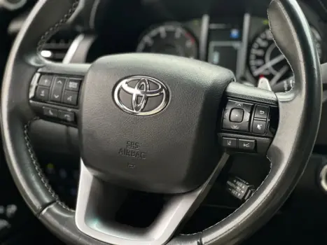 HILUX SW4 2.8 D-4D TURBO DIESEL DIAMOND 7L 4X4 AUTOMÁTICO