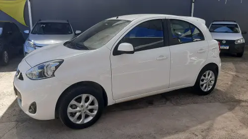 NISSAN MARCH 1.6 SV 16V 4 portas