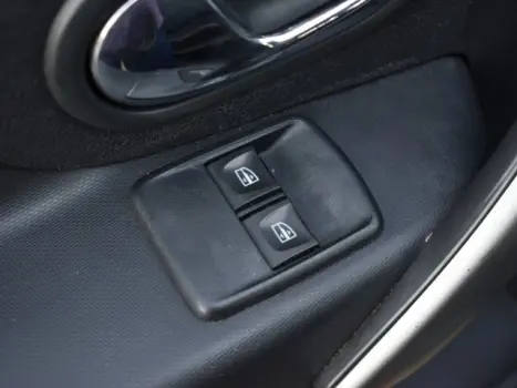 SANDERO - 1.0 12V SCE EXPRESSION 4P MANUAL