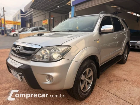 Hilux SW4 SRV D4-D 4x4 3.0 TDI Dies. Aut