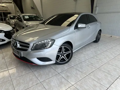 Mercedes-Benz A 200 1.6 Turbo Urban 16V 4 portas