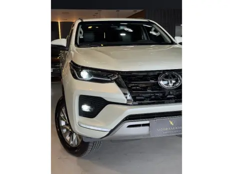 HILUX SW4 2.8 D-4D TURBO DIESEL SRX 7L 4X4 AUTOMÁTICO